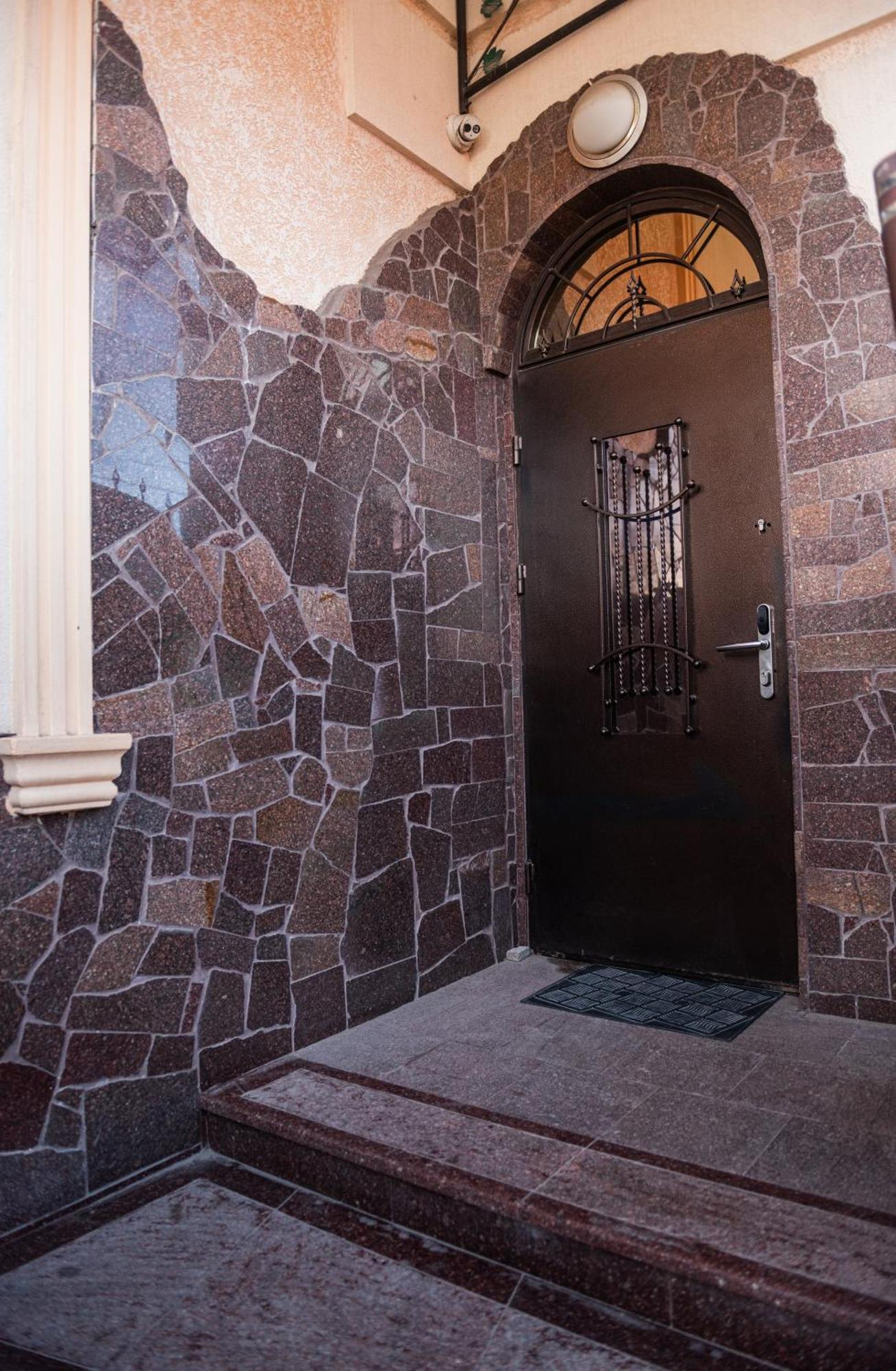 Hoshen Hotel Umanʼ Екстериор снимка