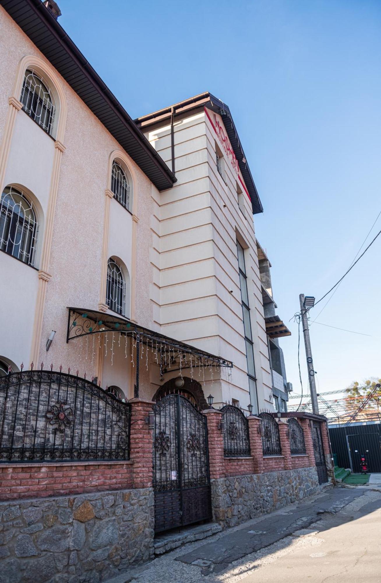 Hoshen Hotel Umanʼ Екстериор снимка