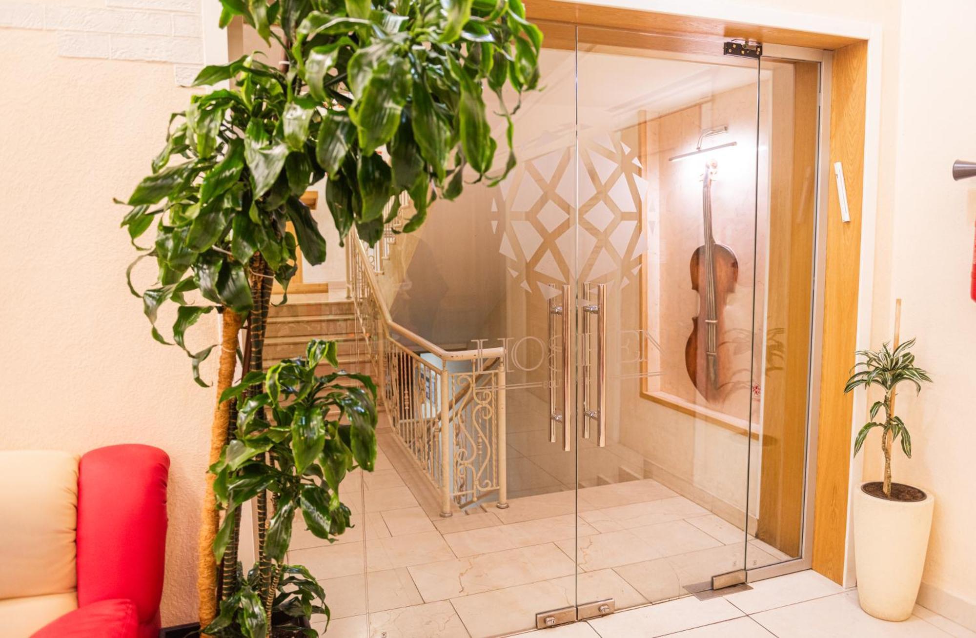 Hoshen Hotel Umanʼ Екстериор снимка