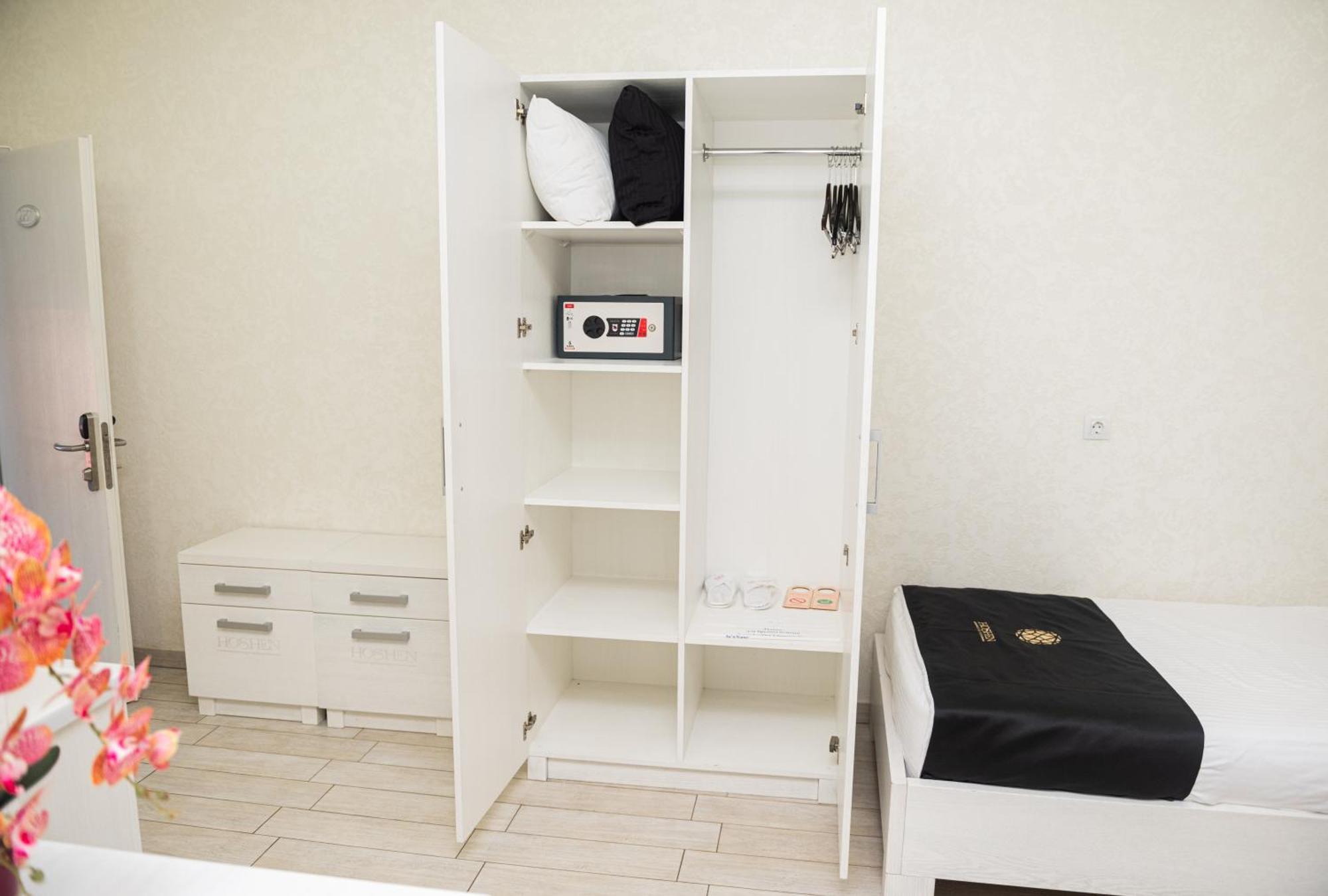 Hoshen Hotel Umanʼ Екстериор снимка